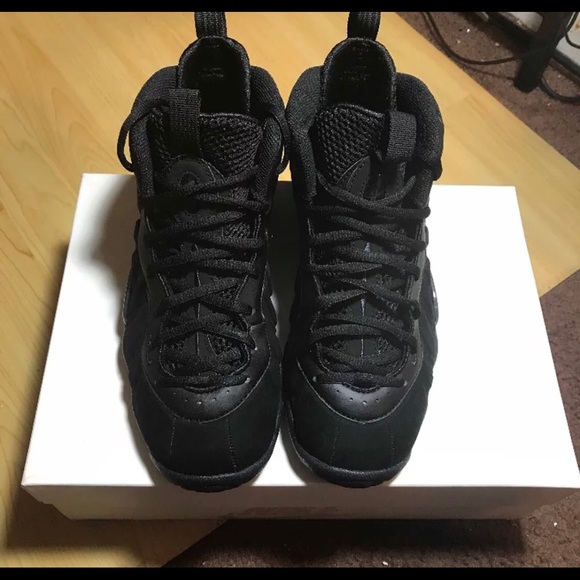 Nike’s - Picture 2 of 5